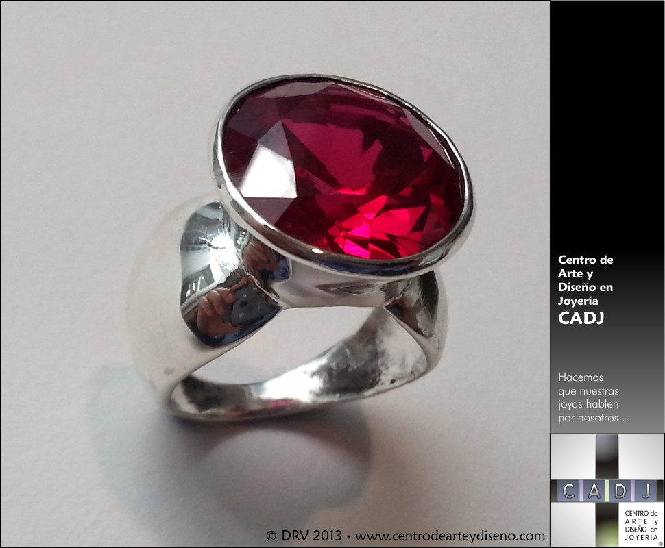 Anillo de plata 925 con rubí sintético, Escuela de Joyería CADJ ®