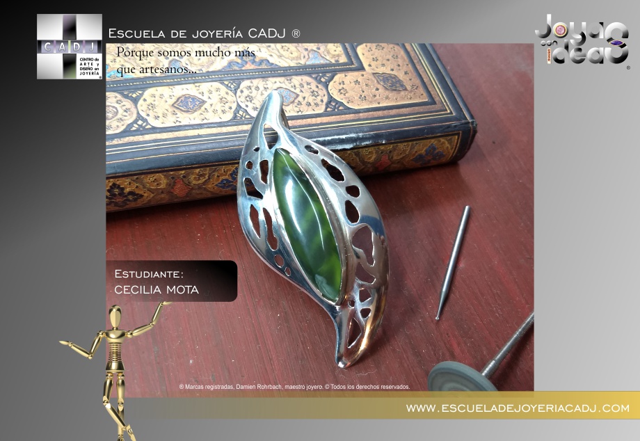 Prendedor de plata con nefrita, realizado a mano, Escuela de joyería CADJ ®