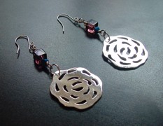 escuela de joyería, arte y diseño CADJ: Aretes en plata con cristales, calado.